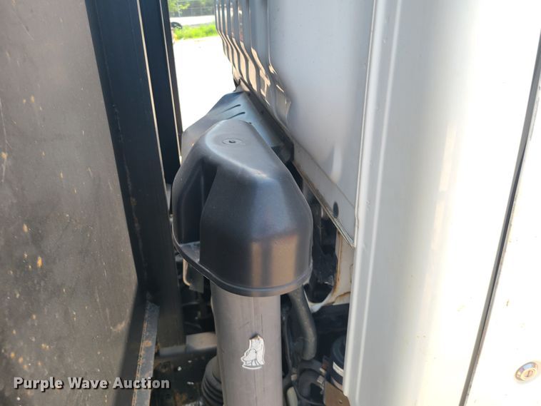 image for item L1341 2007 Isuzu NQR  flatbed truck