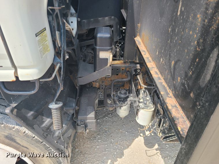 image for item L1341 2007 Isuzu NQR  flatbed truck