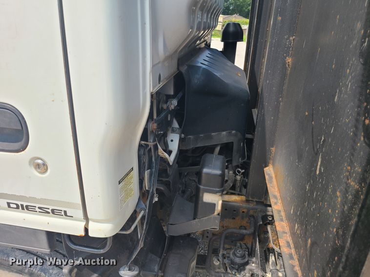 image for item L1341 2007 Isuzu NQR  flatbed truck