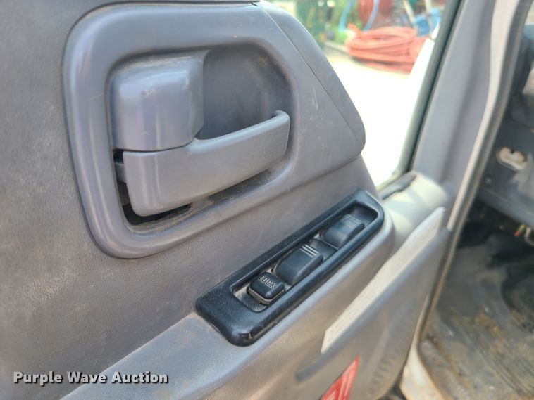 image for item L1341 2007 Isuzu NQR  flatbed truck