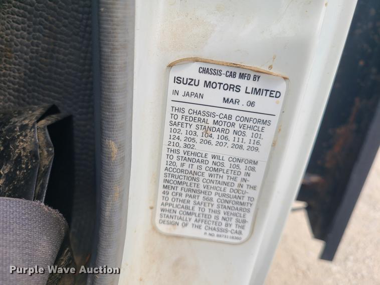 image for item L1341 2007 Isuzu NQR  flatbed truck