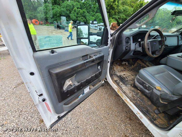 image for item L1342 2015 Ford F450 Super Duty  Crew Cab  flatbed truck