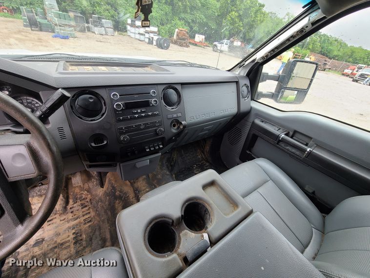 image for item L1342 2015 Ford F450 Super Duty  Crew Cab  flatbed truck