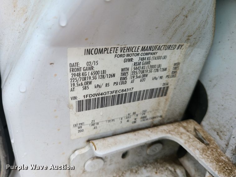 image for item L1342 2015 Ford F450 Super Duty  Crew Cab  flatbed truck