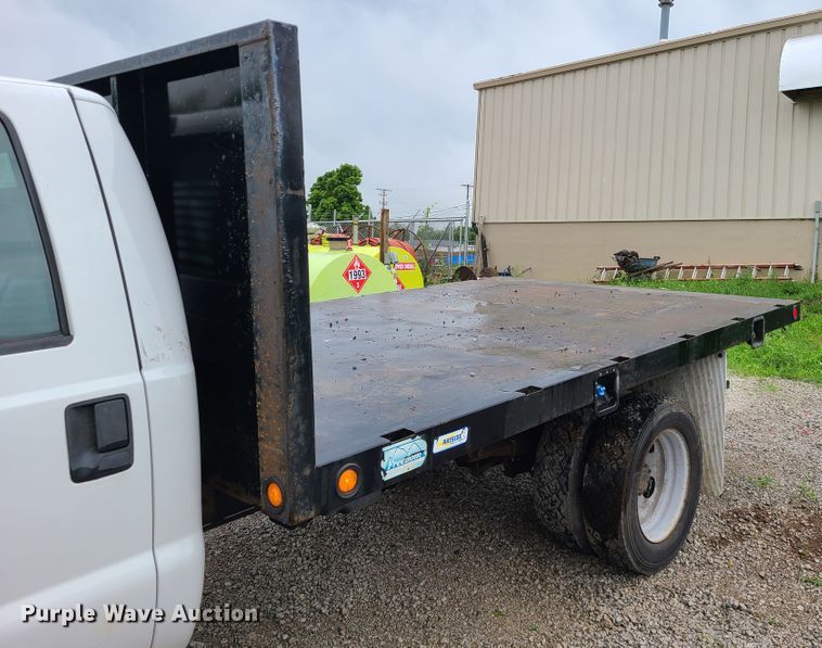 image for item L1342 2015 Ford F450 Super Duty  Crew Cab  flatbed truck