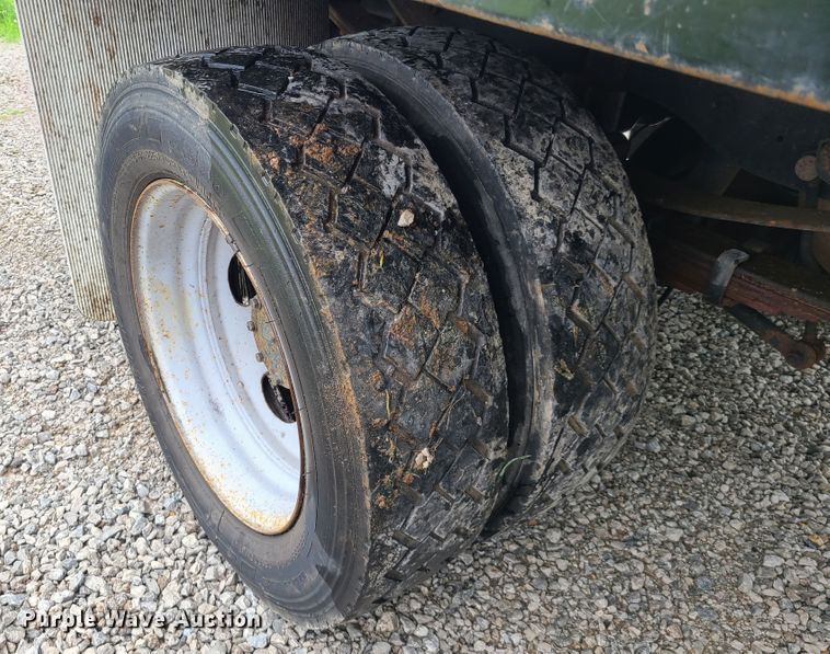 image for item L1342 2015 Ford F450 Super Duty  Crew Cab  flatbed truck