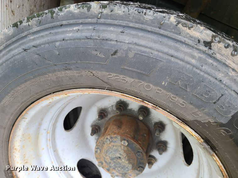 image for item L1342 2015 Ford F450 Super Duty  Crew Cab  flatbed truck