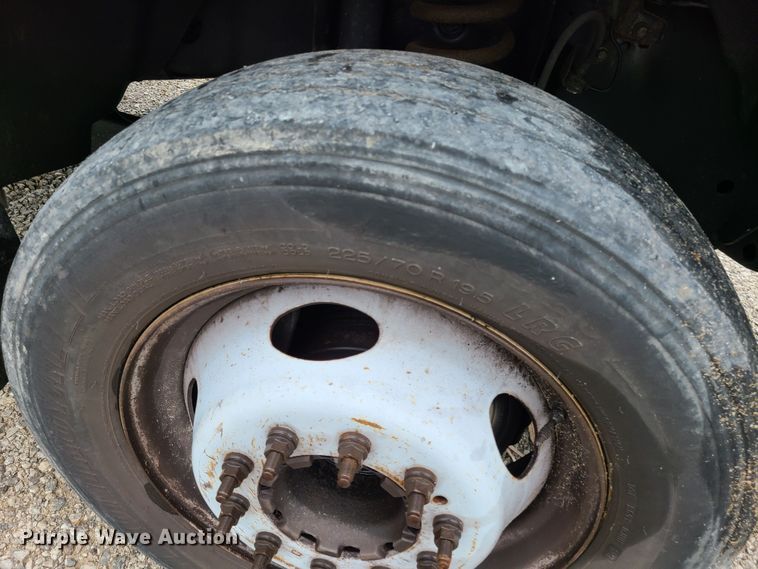 image for item L1342 2015 Ford F450 Super Duty  Crew Cab  flatbed truck