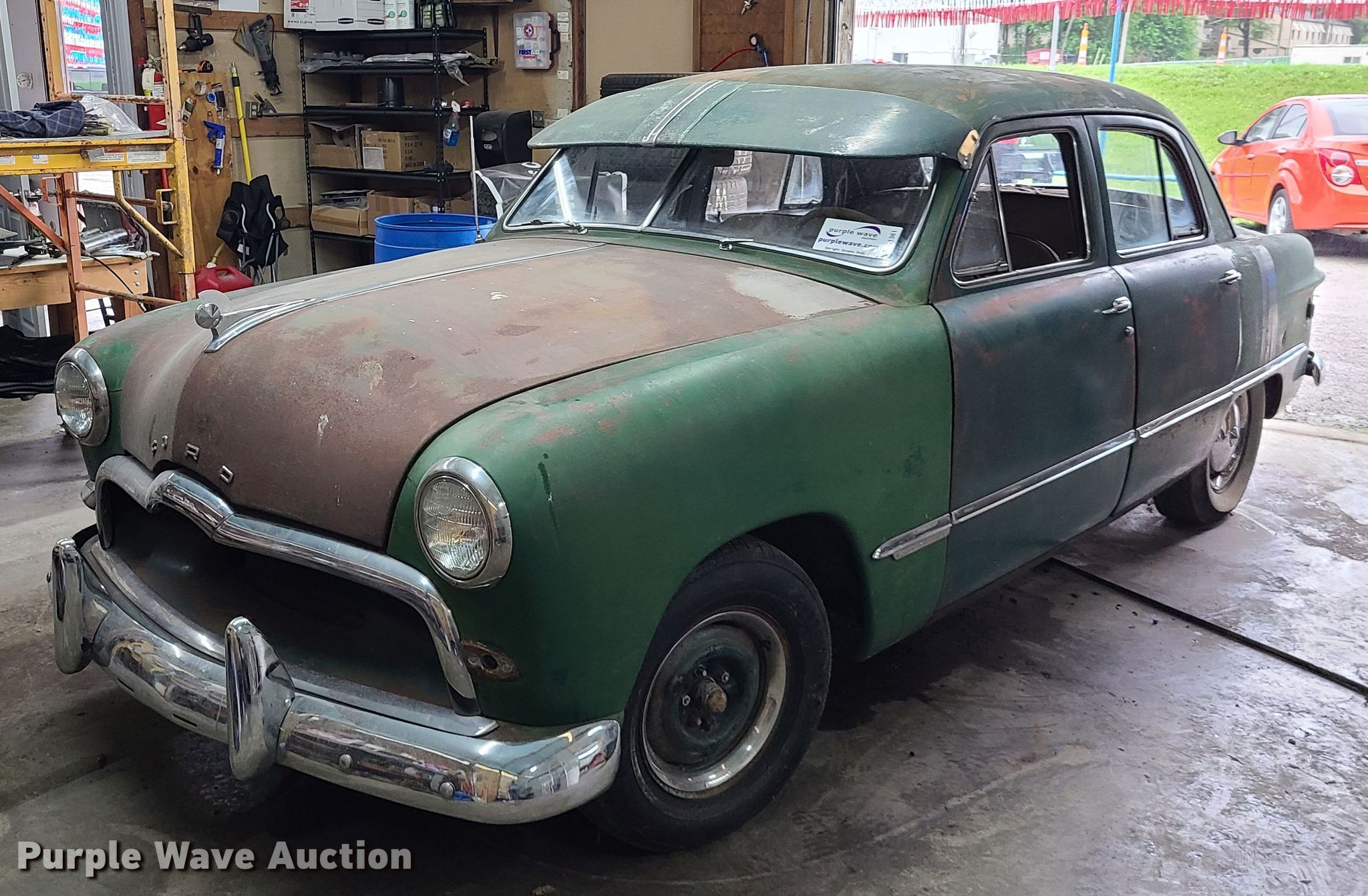 1949 Ford sedan in Buckner, MO Item L1361 sold Purple Wave
