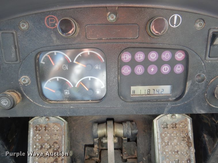 image for item DA5328 2005 Caterpillar 963C  track loader