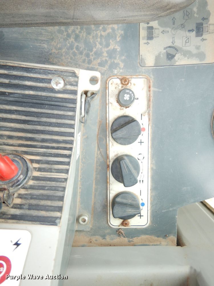 image for item DG0697 2005 John Deere 755C Series II  track loader