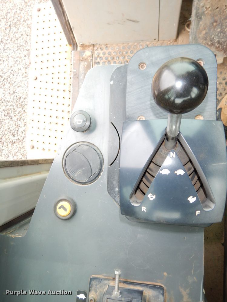 image for item DG0697 2005 John Deere 755C Series II  track loader