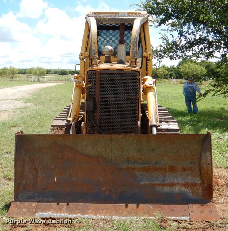 image for item DH7258 1981 John Deere 750E  dozer