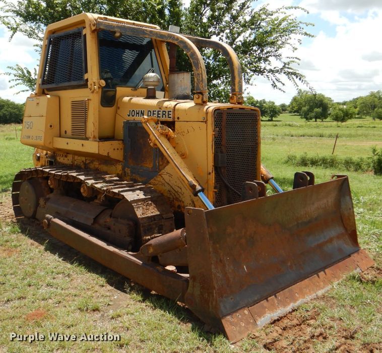 image for item DH7258 1981 John Deere 750E  dozer