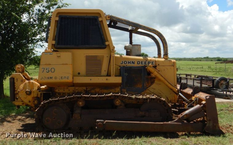 image for item DH7258 1981 John Deere 750E  dozer