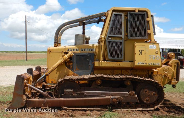 image for item DH7258 1981 John Deere 750E  dozer