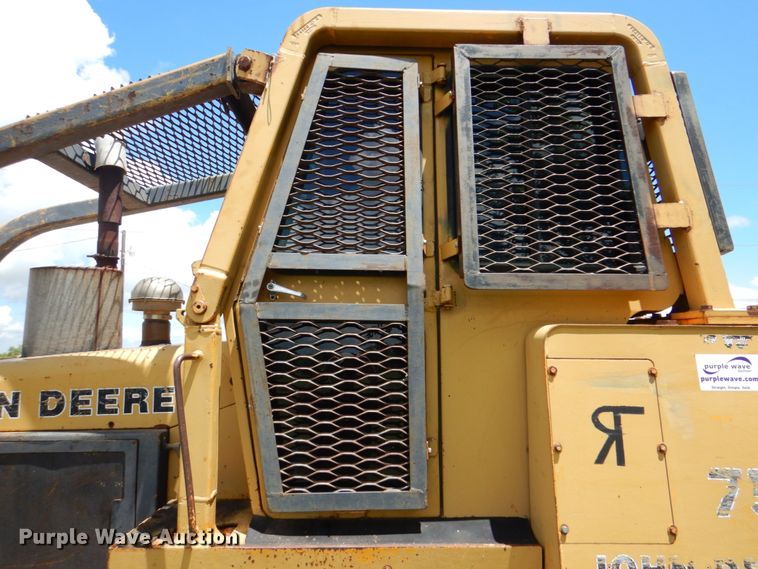 image for item DH7258 1981 John Deere 750E  dozer