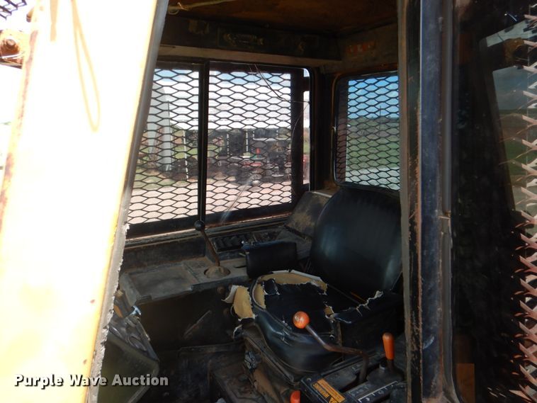 image for item DH7258 1981 John Deere 750E  dozer