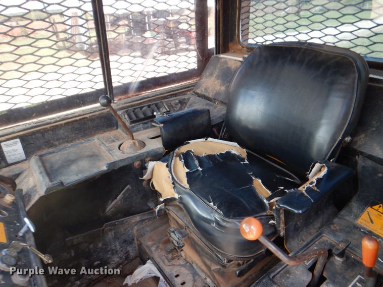 image for item DH7258 1981 John Deere 750E  dozer