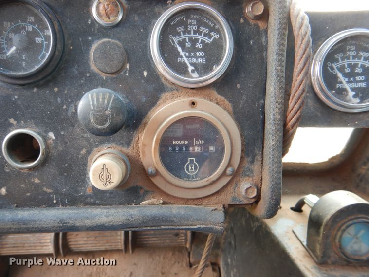 image for item DH7258 1981 John Deere 750E  dozer