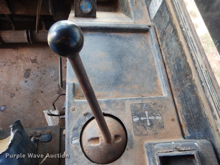 image for item DH7258 1981 John Deere 750E  dozer