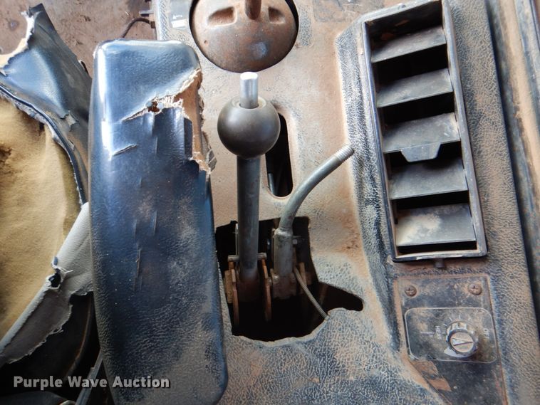 image for item DH7258 1981 John Deere 750E  dozer