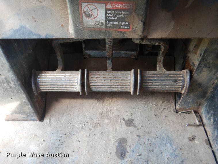 image for item DH7258 1981 John Deere 750E  dozer