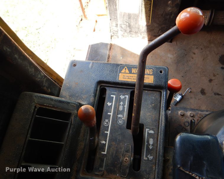 image for item DH7258 1981 John Deere 750E  dozer