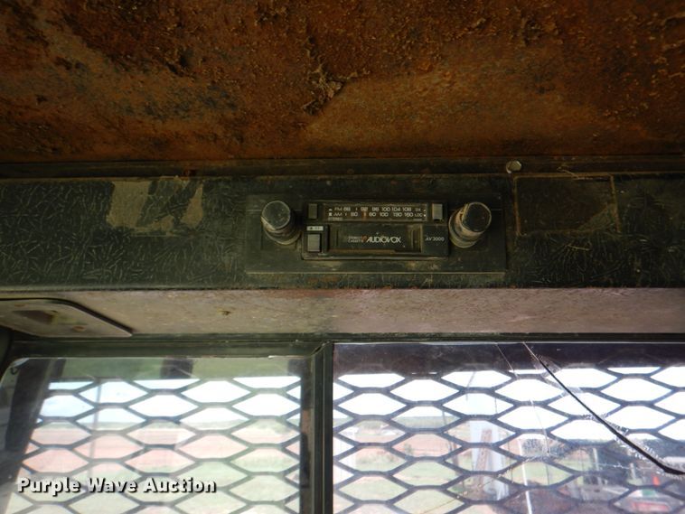 image for item DH7258 1981 John Deere 750E  dozer