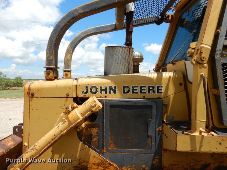 image for item DH7258 1981 John Deere 750E  dozer