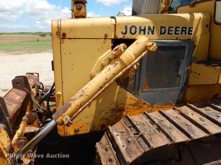 image for item DH7258 1981 John Deere 750E  dozer