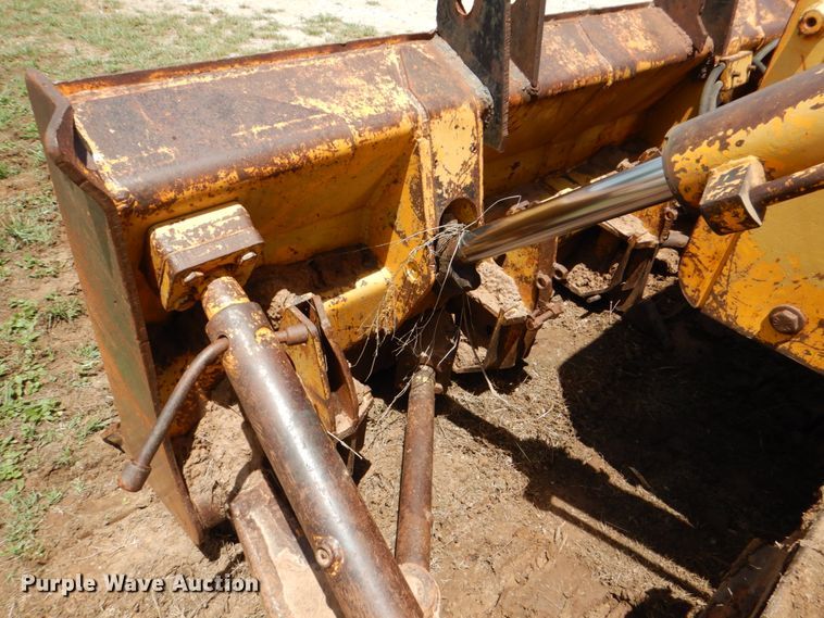 image for item DH7258 1981 John Deere 750E  dozer