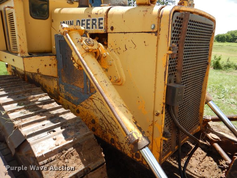 image for item DH7258 1981 John Deere 750E  dozer