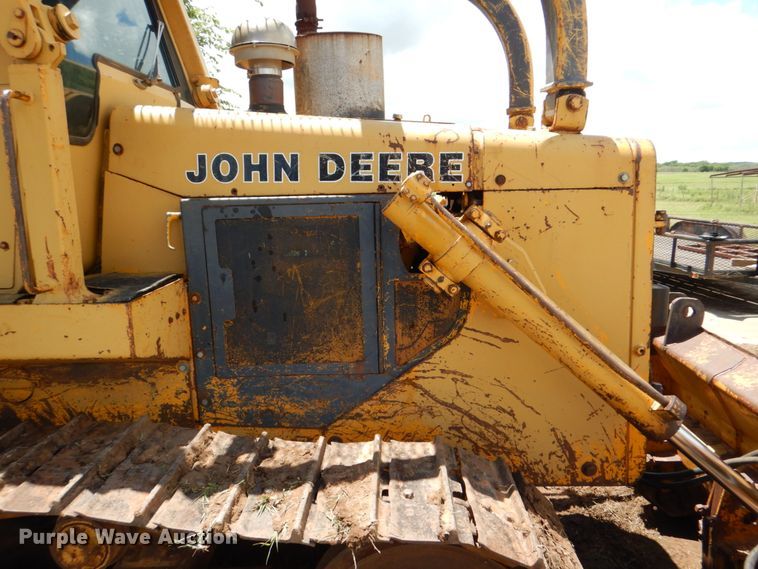 image for item DH7258 1981 John Deere 750E  dozer