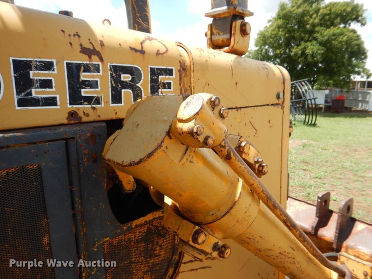 image for item DH7258 1981 John Deere 750E  dozer