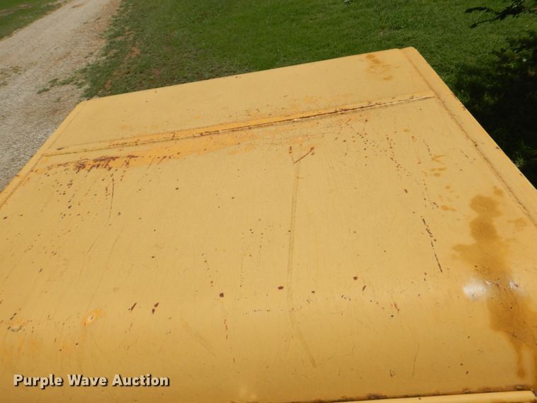 image for item DH7258 1981 John Deere 750E  dozer