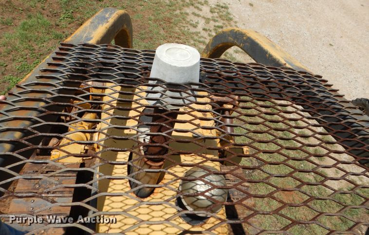 image for item DH7258 1981 John Deere 750E  dozer