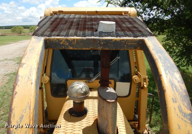 image for item DH7258 1981 John Deere 750E  dozer