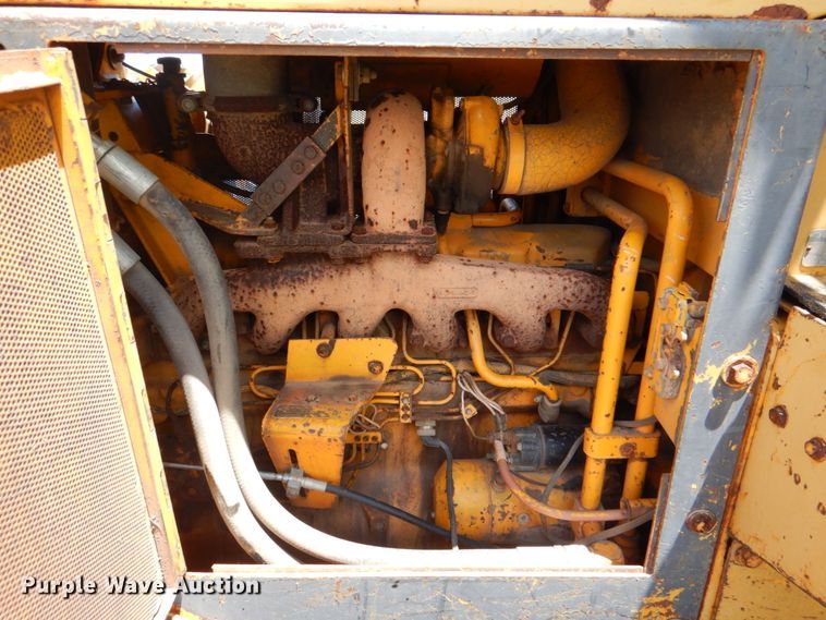 image for item DH7258 1981 John Deere 750E  dozer