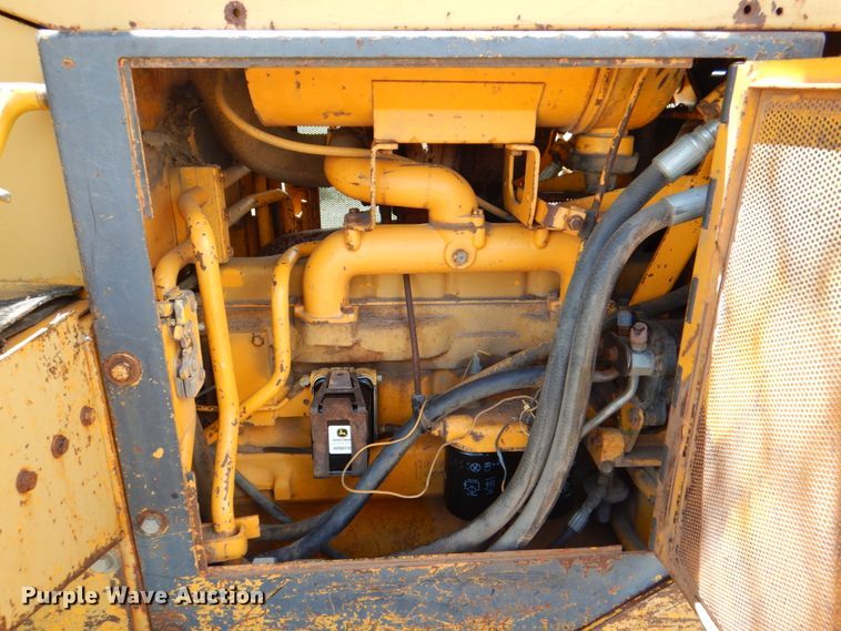 image for item DH7258 1981 John Deere 750E  dozer