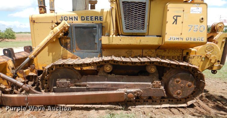image for item DH7258 1981 John Deere 750E  dozer