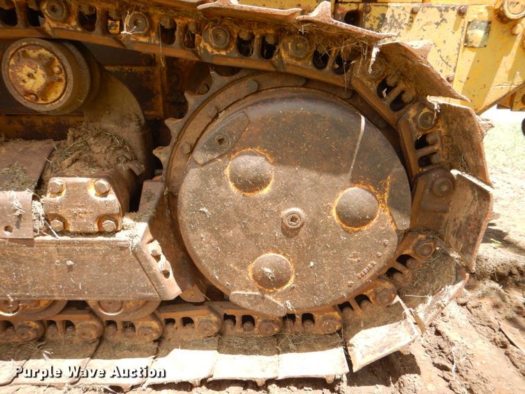 image for item DH7258 1981 John Deere 750E  dozer