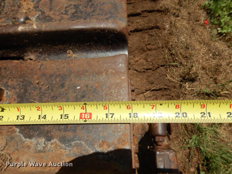 image for item DH7258 1981 John Deere 750E  dozer