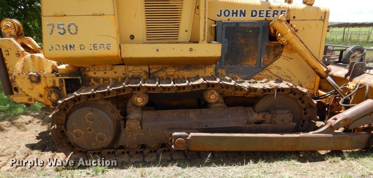 image for item DH7258 1981 John Deere 750E  dozer