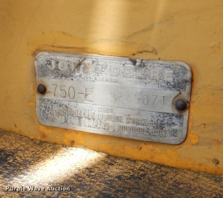 image for item DH7258 1981 John Deere 750E  dozer