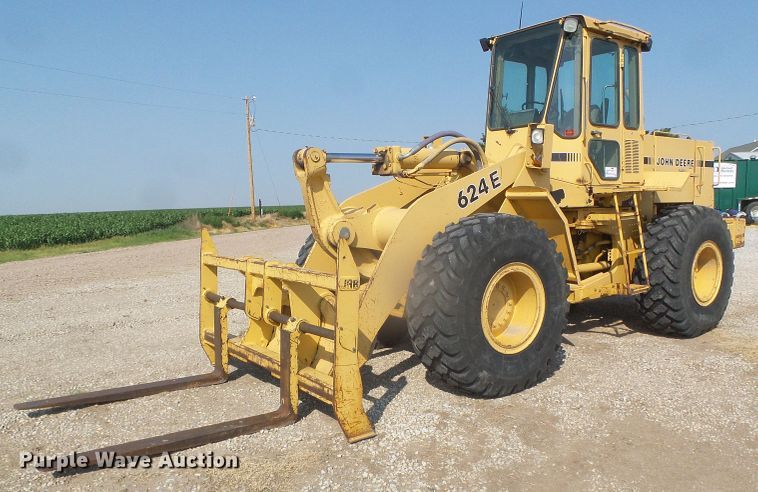 image for item DI5672 1990 John Deere 624E  wheel loader