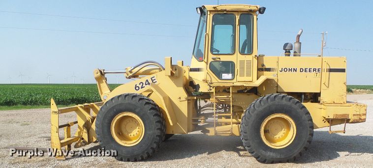 image for item DI5672 1990 John Deere 624E  wheel loader
