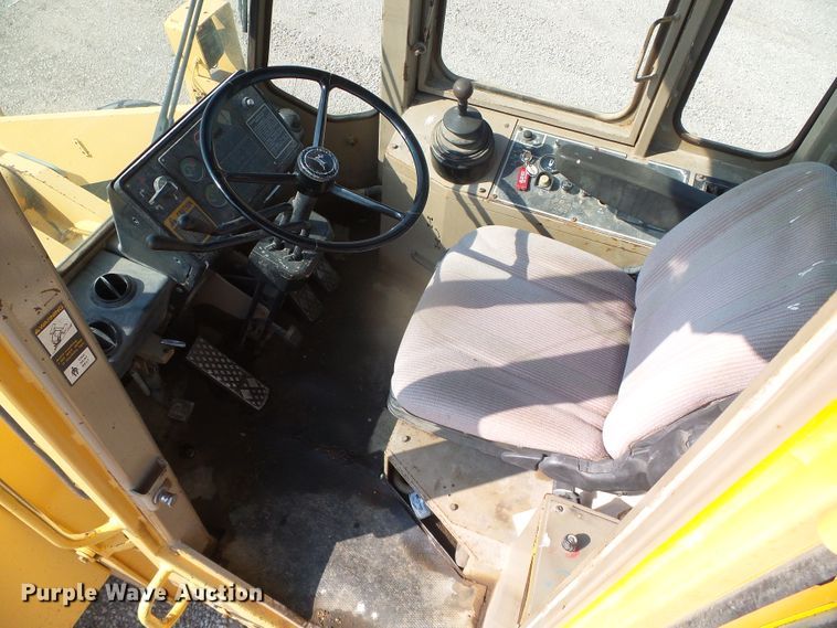 image for item DI5672 1990 John Deere 624E  wheel loader