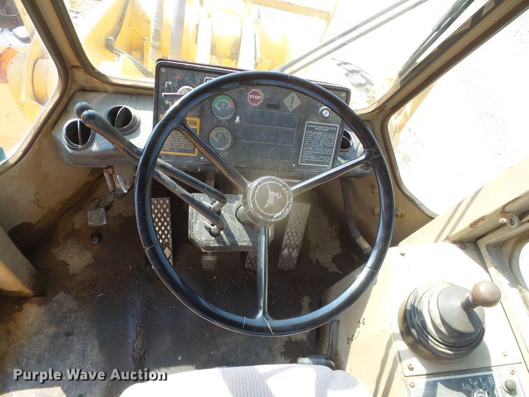 image for item DI5672 1990 John Deere 624E  wheel loader