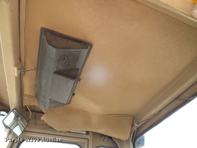 image for item DI5672 1990 John Deere 624E  wheel loader